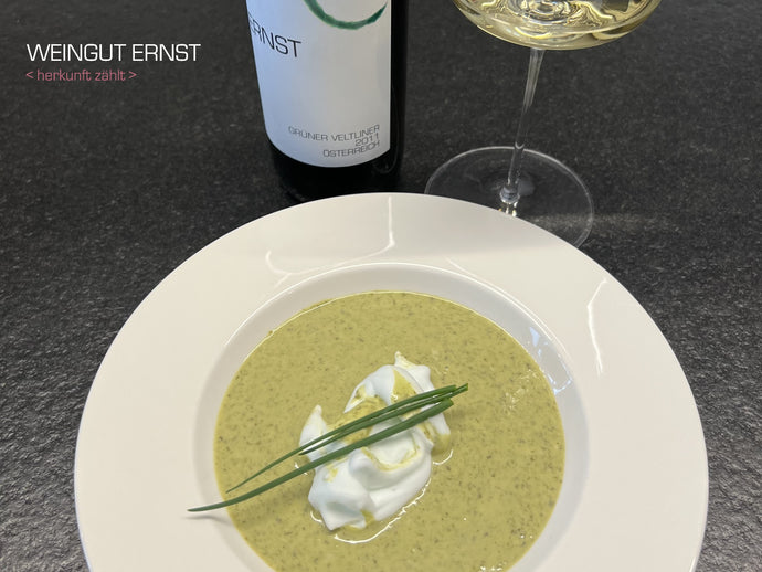 Bärlauchcremesuppe perfekt ergänzt mit Grüner Veltliner 2011